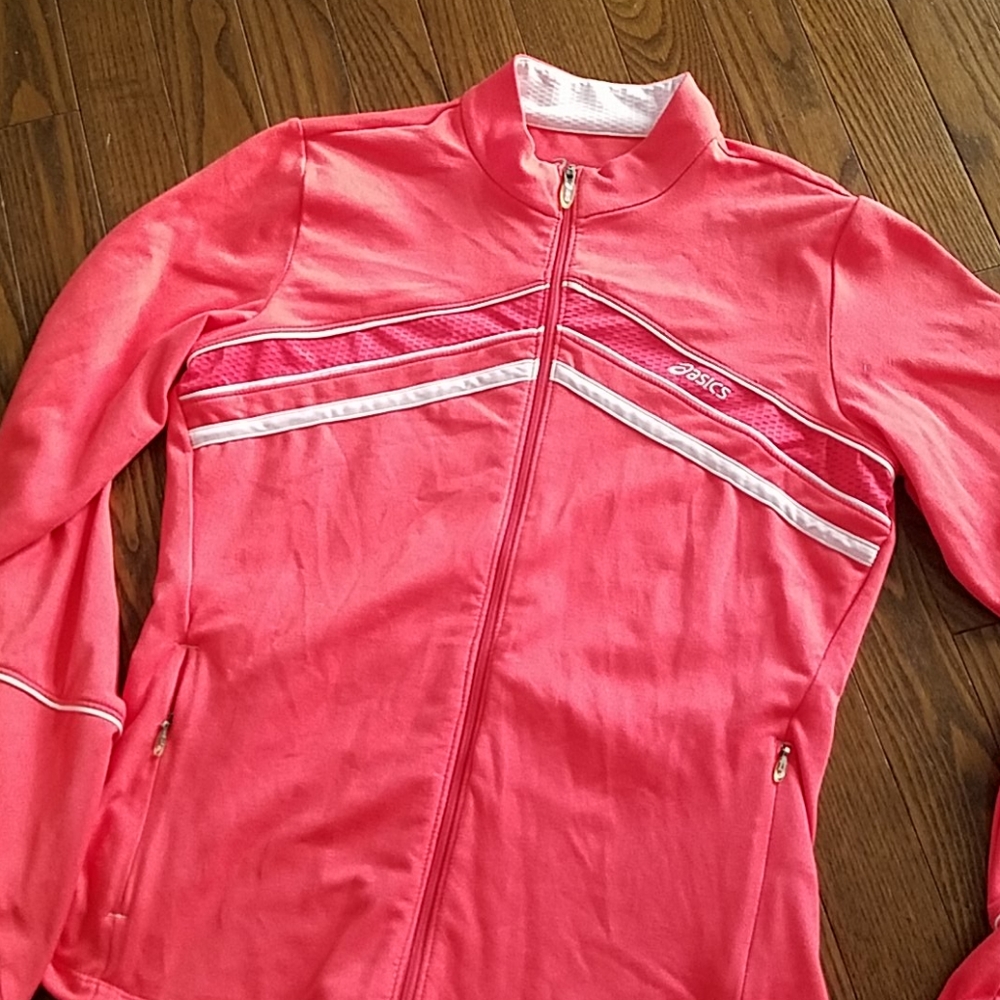 Asics running jacket - salmon in color